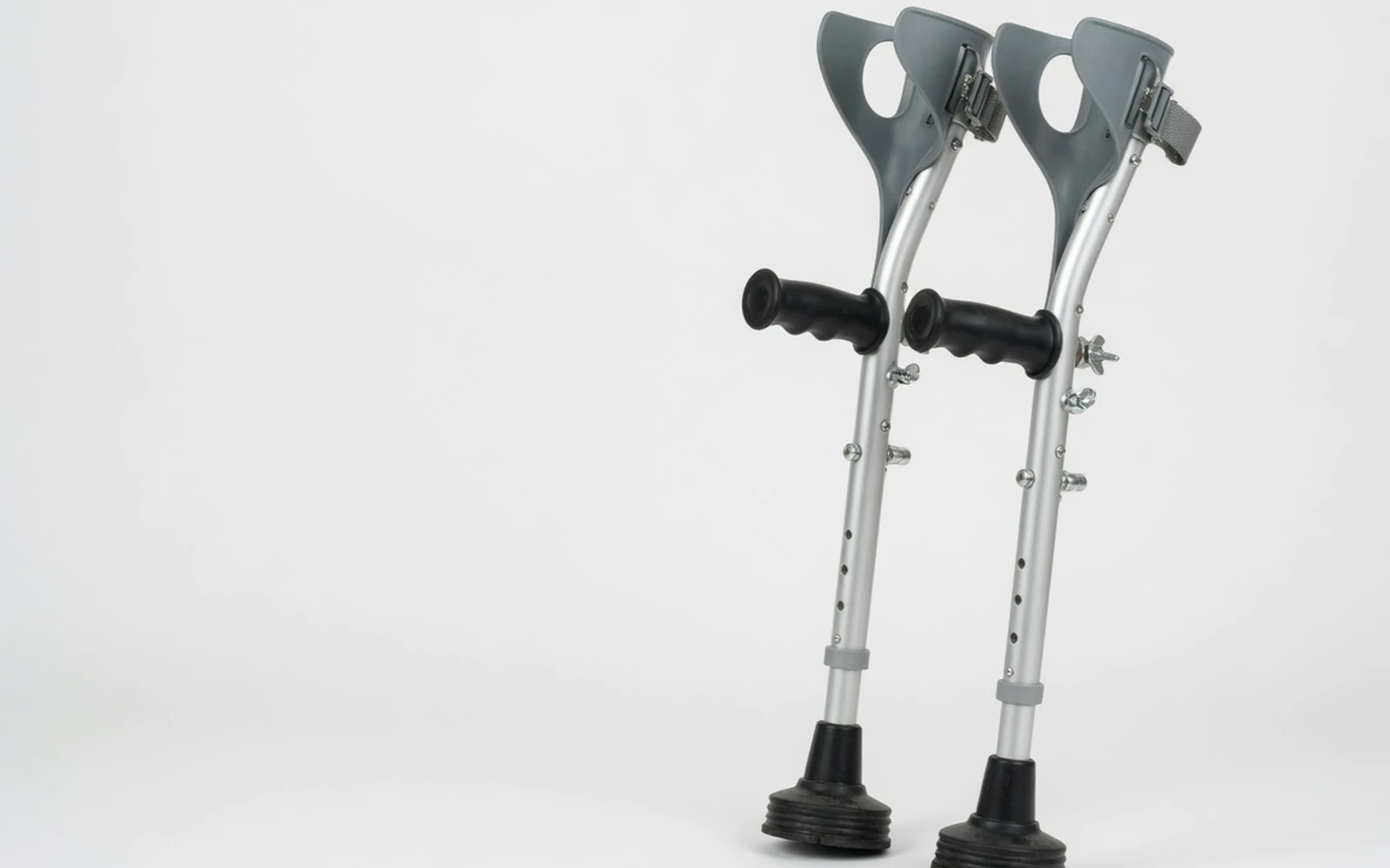 Walking frame and Zimmer-style support
